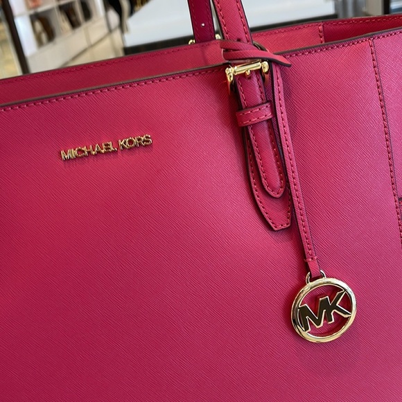 Michael Kors Gilly Large Drawstring Travel Leather Top Zip Tote
Carmine Pink
NWT - Picture 10 of 16